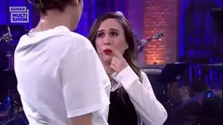 Tatá Werneck beija deborah seco