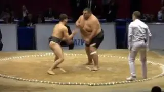 Кто победит, маленький самбист или большой боец сумо?