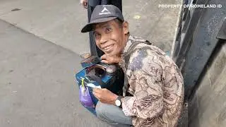 Berjalan Kaki Berilo-kilo Berjuangan Mencari Rezeki Demi Keluarga