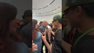 Dappin up Tim Cook 
