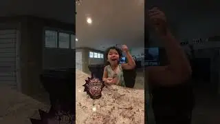 Yummy! Baby Chloe very likes Striking popping Candy-Grapes flavor.😁😋