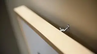 How to hang pictures on the wall with wall plugs - Bricomanía