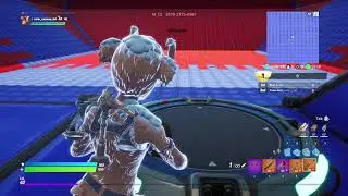 Ne jucam fortnite cu  prietenul meu razvan
