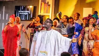 Clifford Enobun singing KABIYOOSI LIVE at Global Harvest Church Agodi feat. New Wine Choir