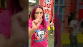 🤣 Mama e cea mai REA 😵‍💫 Who is More fun in the market 😎 Mom or Dad ? 