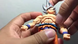 S.H. Figuarts Ultra Instinct Son Goku Action Figure Review