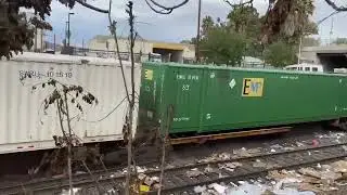 В Лос-Анджелесе из-за мусора, оставшегося после ограблений поездов, 17 вагонов сошло с рельсов.