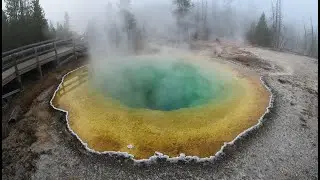 Утренняя долина гейзеров около Old Faithful