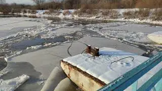 Плывущий лёд по Клязьме, вид с моста. Гороховец 21.11.2021г.