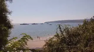 Учение на НАТО: 4 крайцера срещу рибарска лодка, рейнджъри гърмят по плажа и бягат от плажуващите