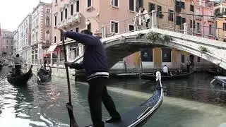 Venice Gondola Singing