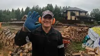 Мне нравится заниматься дровами. Колю дрова дровоколом пока непогода.