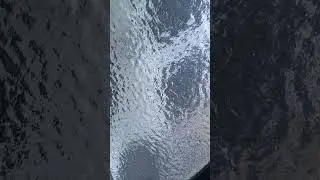 Ледяной дождь на стекле