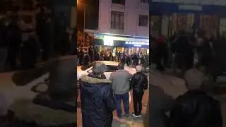 Sokağa çıkma yasağı uygulandığı an ekmek sırasında millet  birbirine girdi