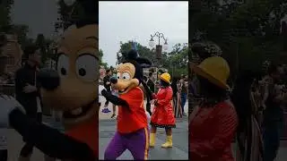 Disney Character Rainy Day Cavalcade #shorts Walt Disney World, Magic Kingdom Rainy Day Parade 2023