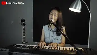BUNDA  POTRET     MICHELA THEA COVER