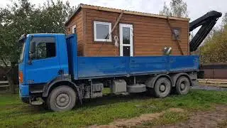 Привезли Баню на манипуляторе. Застрял и чуть выехал..