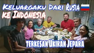 A Russian Caucasian family visiting Indonesia was impressed by Jepara carvings.