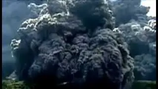 Espectacular erupción del volcán japonés Shindake
