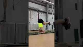 Стойка на голове #йога #баланс #открытаяйога ￼