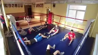 Работа с медицинболами на тренировке в старшей группе