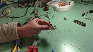 Как сделать виброжук своими руками за полчаса. How to make Robot Spider (vibro bug)