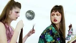 Manequin Challenge no backstage de um editorial de moda | ELLE Brasil
