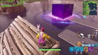 CUBE MELTING INTO LOOT LAKE (FORTNITE)