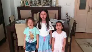 Arkadaşlarla eğlenceli oyun oynadık.Çocuk oyunları