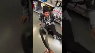 WHEN YOUR MOM GIVES YOU A WHOOPING IN PUBLIC 😭💀