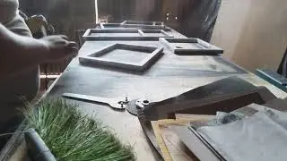 tirando marcas da lixa e pequenas imperfeições do metalon
