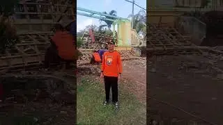 pembokaran gapura masuk kecamatan bandar sribhawono oleh waarga LDII PC BANDAR SRIBHAWONO