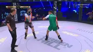 Вырубил рефери , ну очень красиво !