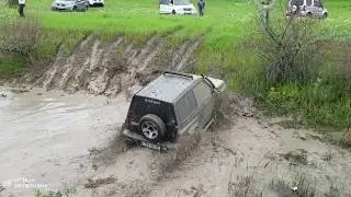 Off Road топим в оросительном канале Jimny, Pajero