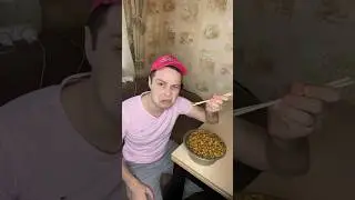 Покормил сестру 😂 