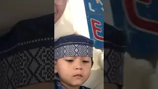 Janu cries when Abbad and Bunda leave for the breaking of the fast