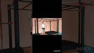 Саша подтянулась 8 раз с блином 10 кг #streetworkout #workout #streetlifting #спорт