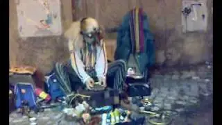 artista di strada - amazing one man band street performer