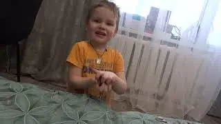 дед бежит в магазин