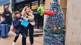 Grinch In Christmas tree 🎄 prank! loudest Scream and laugh!