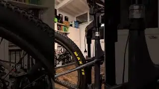Бездротовий MultiClic Sram AXS на мтб велосипеді