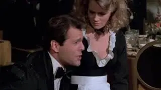 Bruce Willis pie to the face in Moonlighting