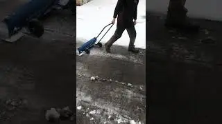 Лопата на колесах для с нега