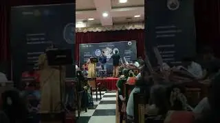இந்த மின்மினிக்கு கண்ணில் ஒரு