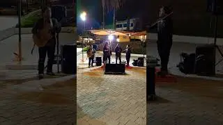 Musica en Vivo en Otavalo. Patio de comidas. #otavalo #music #vivo #live