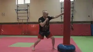 Комбинация ударов (подготовка удара ближней ногой)