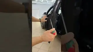 How to Remove a Door Handle on a Mercedes