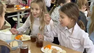 Обновленная столовая СОШ №2 в Гвардейске радует детей и учителей чистотой и вкусными завтраками