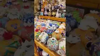 Как я люблю такие сувенирные магазинчики. 🥰