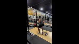 Workout with me.  Eos fit @NickkiR